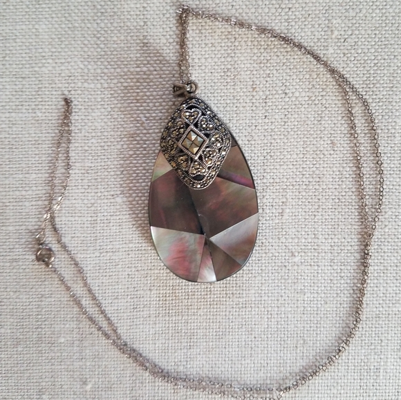 Jewelry - Rhinestone pendant necklace with delicate chain